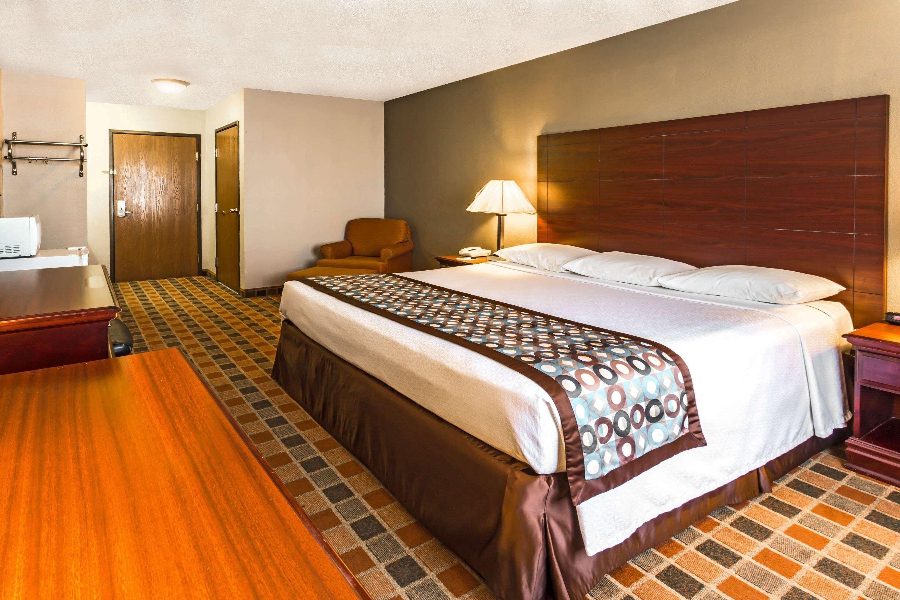 Super 8 By Wyndham Frankfort In Eksteriør bilde